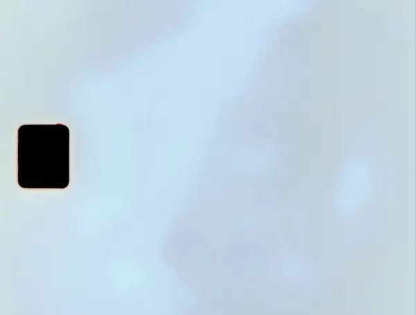 Yumuşak bir ışık sızıntısı ve sıcak film yanığı içeren gerçekçi film dokusu. Retro görsel projeler, kaplamalar ve klasik film estetiği için mükemmel. Klasik film çerçevesinde ışık sızıntısı olan film yanığı.