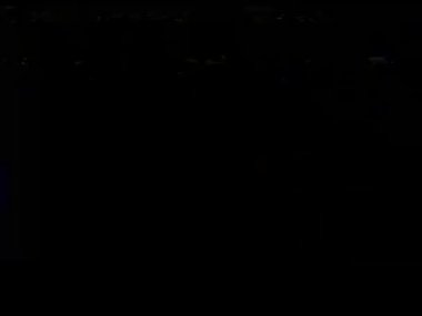 Koyu siyah arka plan.