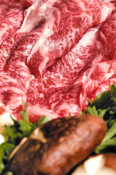 Nyers Marhahús Fűszerekkel Gyógynövényekkel — Stock Fotó