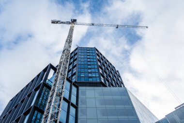Dublin, İrlanda 'da vinçli Longstone House ofis binası