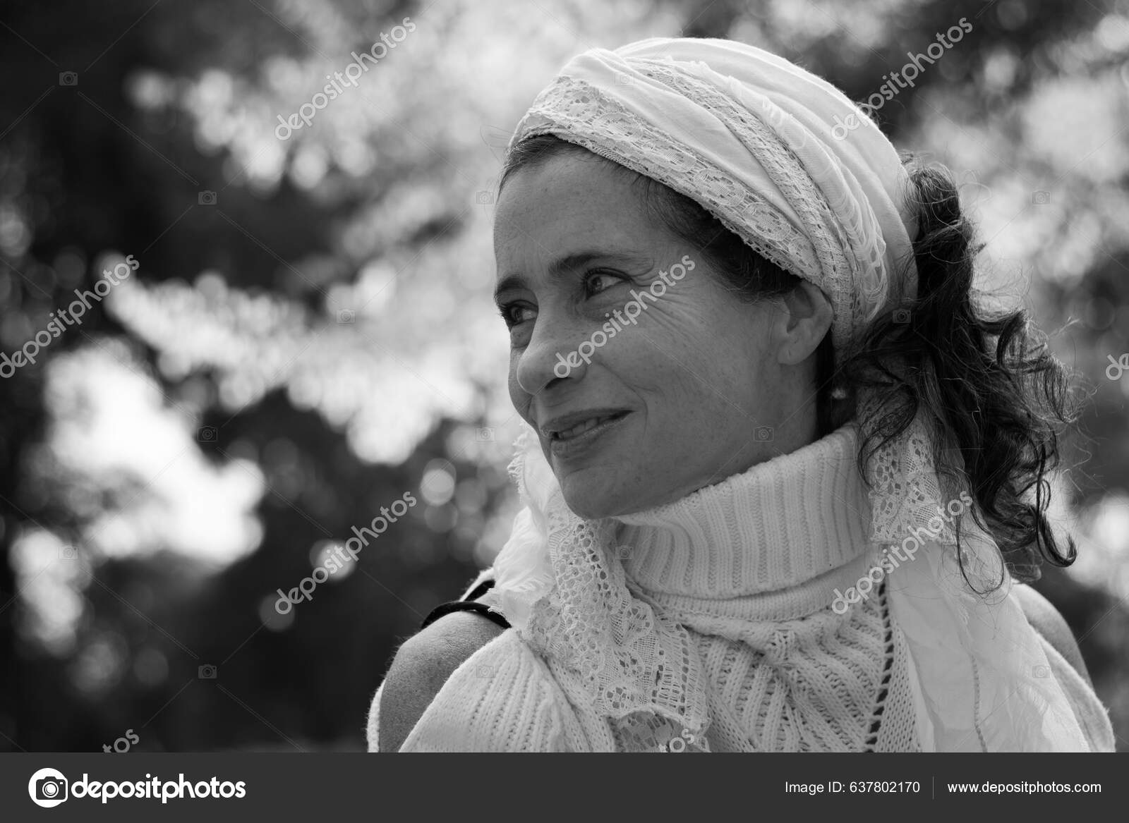 Black White Portrait Good Looking Mature Woman Middle Aged Lady — Stock