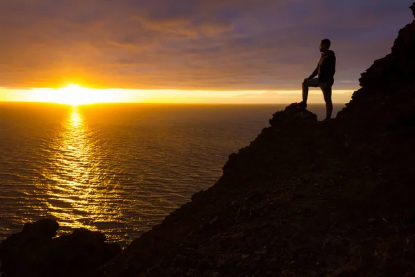 Hiker Silhouette Standing Alone Cliff Edge Rock Staring Sunset Gran — Stock Photo, Image