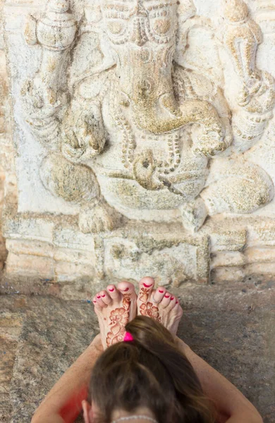 Yogi Woman Paschimottanasana Pose Ganesha Sculpture Carved Wall Srirangapatna Temple — Stockfoto
