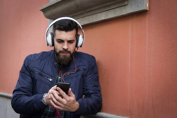 Hipster Young Man Leaning Brown Wall While Listening Music Headphones — Stock Photo, Image