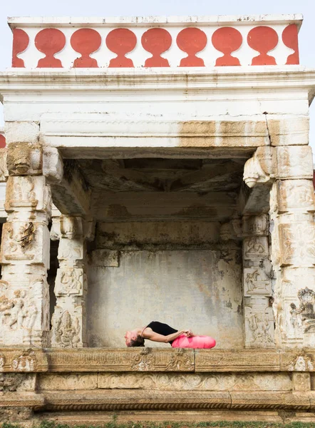 Yogi Woman Matsyasana Pose Pink Leggings Hands Holding Feet Lotus — Stockfoto