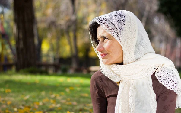 Serene Mature Woman White Shawl Covering Her Head Facing Sun — Stock Photo, Image