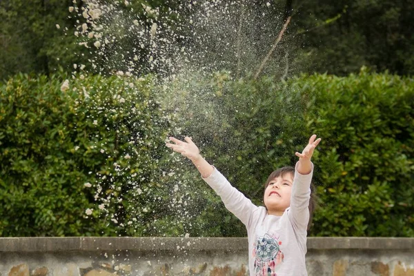 Funny Little Girl Throwing Sand Air Open Arms Park Bilbao — Foto Stock