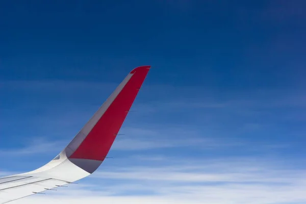 Вид Літака Блакитне Небо Пухнастими Хмарами — стокове фото