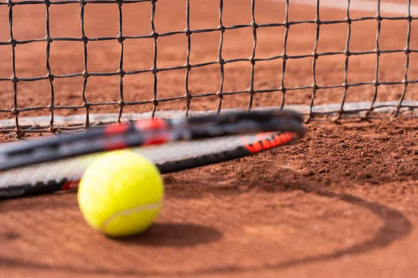 Kil Sahada Tenis Topu Raket Spor Turnuvası Konsepti - Stok İmaj