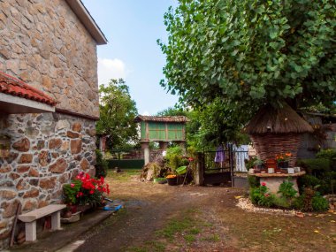 Galiçya 'daki eski ahşap ev