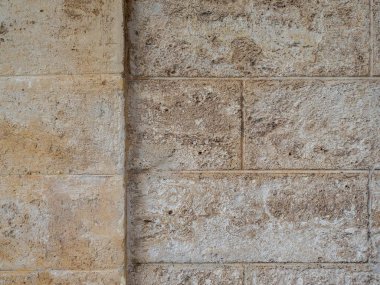 Sütunlu bir taş duvarın ayrıntıları