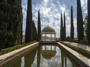Malaga 'daki La Concepcion botanik bahçesinin çardağı.