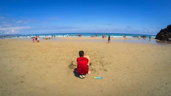 Туристи Які Відвідують Пляж Соборів Галісії Іспанія — стокове фото