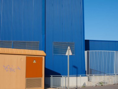 Malaga 'daki bir metal yapı deposunun dış görünüşü.