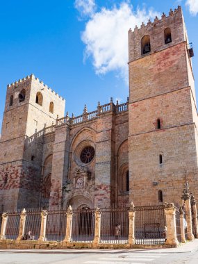 İspanya 'nın Guadalajara kentindeki Sigenza kasabasının Belediye Başkanı ve Katedrali