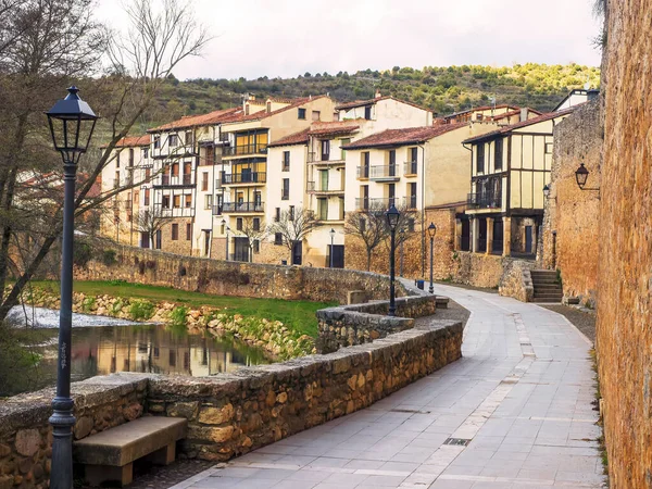 Domy Architektury Tradycyjnej Ulicach Covarrubias Hiszpania — Zdjęcie stockowe