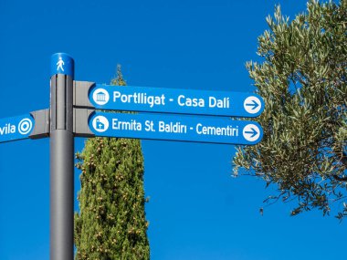 Kadavra 'daki Salvador Dal' ın evini gösteren işaret direği.