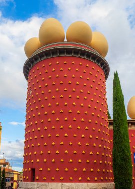 İspanya Figueras 'taki Dal Tiyatro Müzesi Faade' i