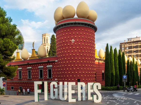 Fasada Teatru Muzeum Dal Figueras Hiszpania — Zdjęcie stockowe