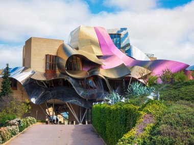 Marques de Riscal de la Rioja şaraphanesinin dış görünüşü