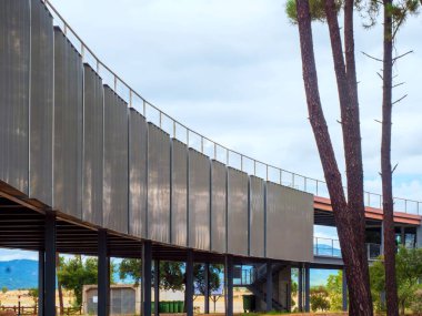 İspanya 'nın Caceres kentindeki El Anillo spor kompleksi binası