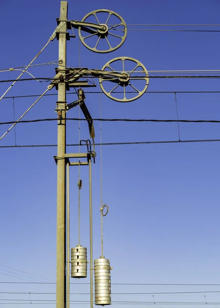 Pylon Med Elektriska Ledningar Mot Blå Himmel Bakgrund — Stockfoto
