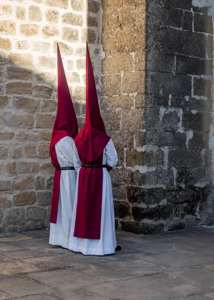 Baeza Jaen Spain 2023 拿撒勒人身着传统服装在教堂等候 圣周游行在西班牙斋月的白沙开始 — 图库照片