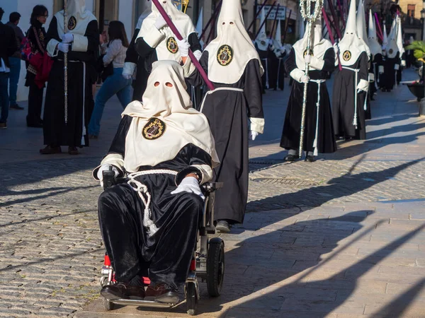 Baeza Jaen Spanje 2023 Nazarenen Paraderen Met Traditionele Kledij Tijdens — Stockfoto