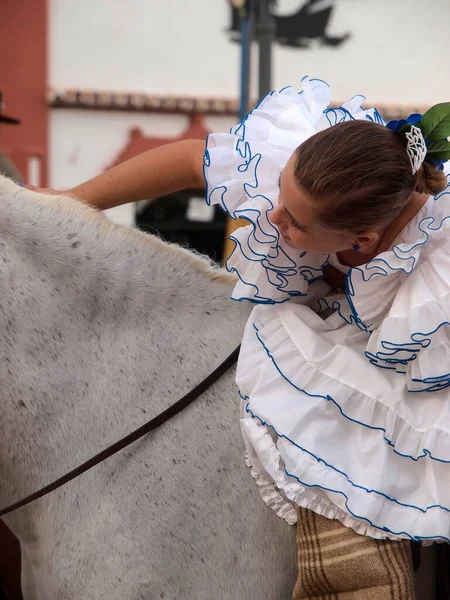 Fuengirola Málaga Espanha 2023 Pessoas Com Trajes Flamenco Durante Celebração — Fotografia de Stock