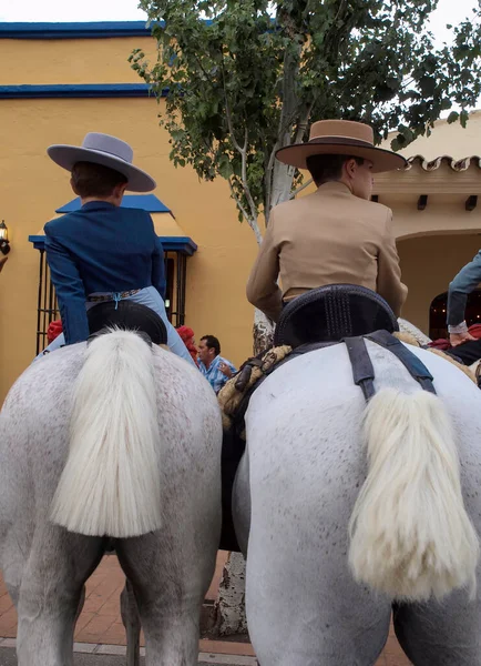 Fuengirola Málaga Espanha 2018 Crianças Vestidas Traje Equitação Cavalo Durante — Fotografia de Stock
