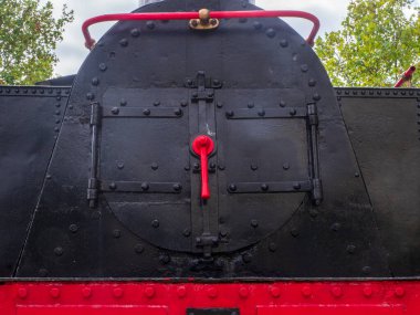 Siyah arkaplanda kırmızı vintage tren