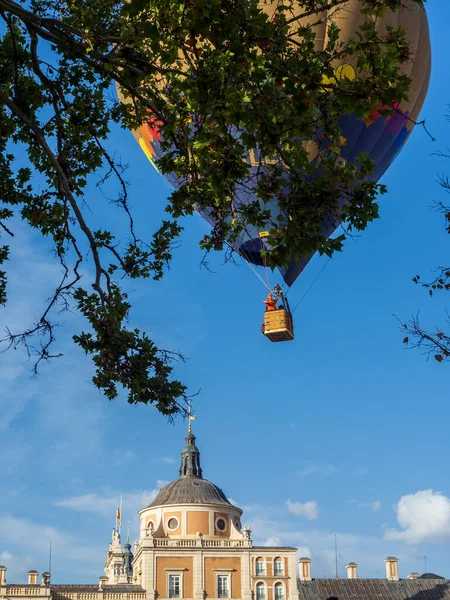 スペイン マドリードのAranjuez 2022年8月10日 伝統的な熱気球フェスティバルIn Aranjuez マドリード — ストック写真