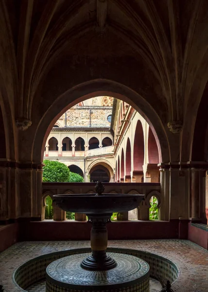 Монастырь Нуэстра Сора Гуадалупе Цересе Испания — стоковое фото