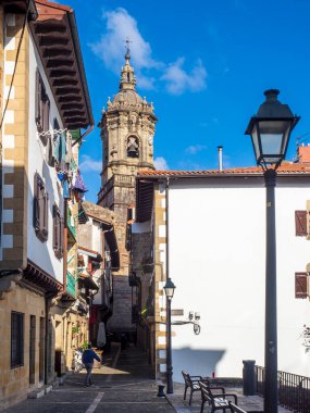 İspanya 'nın Hondarribia şehrinin ortaçağ sokakları