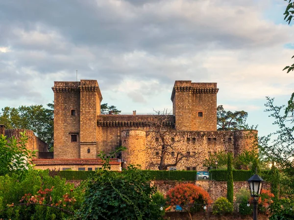 西班牙Jarandilla城堡城墙的外景 — 图库照片