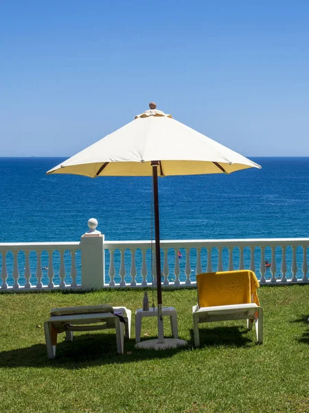 Schöner Tropischer Strand Mit Sonnenschirmen Spanien — Stockfoto