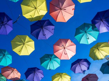 gökyüzünde şemsiye