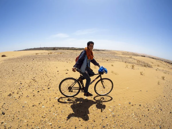 Merzouga Maroc Septembre 2021 Jeunes Garçons Vélo Moto Dans Désert — Photo