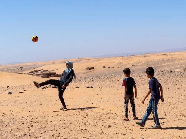 摩洛哥Merzouga 2021年9月摩洛哥撒哈拉沙漠的在校儿童 — 图库照片