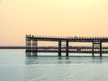 İspanya, Huelva 'daki Tinto rıhtımının panoramik görüntüsü