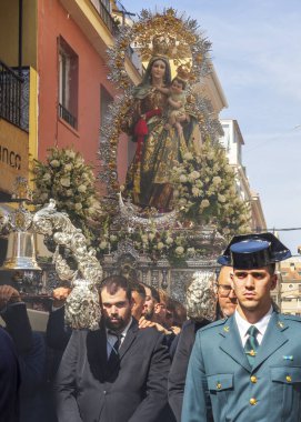 Fuengirola, Malaga, İspanya. 12/07/2023. Fuengirola 'daki Ekim Fuarı' nın kutlaması sırasında Meryem Ana 'nın geçit töreni..