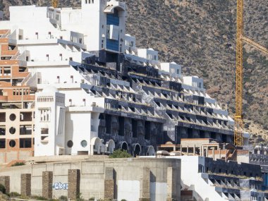 Carboneras, Almeria 'daki Algarrobico otelinin terk edilmiş inşaatı.