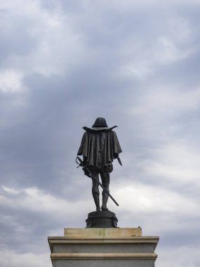 Alcala de Henares, İspanya 'daki Don Kişot de la Mancha' nın yazarı Miguel de Cervantes 'in heykeli.
