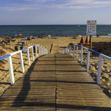 Cadiz, İspanya 'da denize giden yol