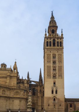 İspanya, Sevilla 'daki Giralda Kulesi manzarası 