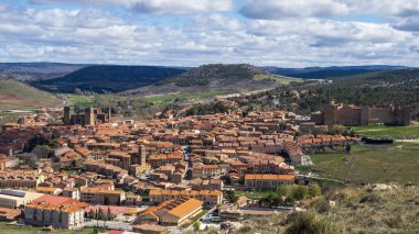 Siguenza 'nın panoramik görüntüsü, guadalajara