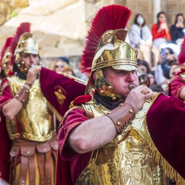 Ubeda, Jaen, İspanya. 04/16/2021. Ubeda, Jaen, İspanya 'nın geleneksel kutsal haftasında müzik grubu.