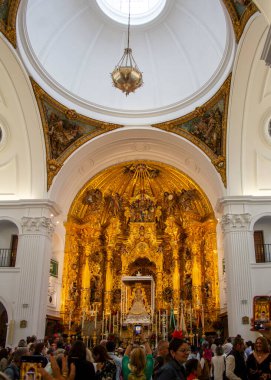 İspanya 'nın Almonte kentindeki El Rocio köyünde inzivaya çekilmiş Virgen del Rocio' nun görüntüsü.