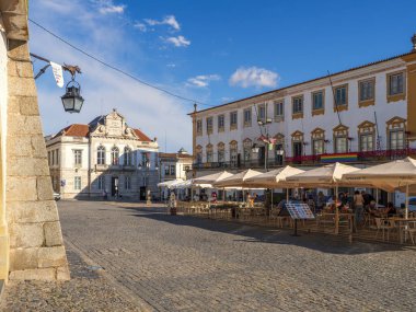 Portekiz, Evora şehir merkezinde Giraldo Meydanı