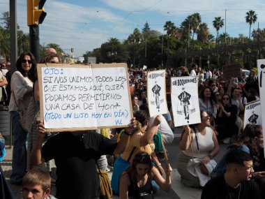 11/09/2024. Malaga, İspanya. Malaga kentindeki emlak spekülasyonlarına karşı gösteri.